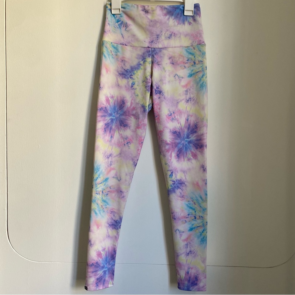 3/$39 Onzie Womens High Rise Midi Leggings Neon Tie Dye XS - Picture 2 of 4